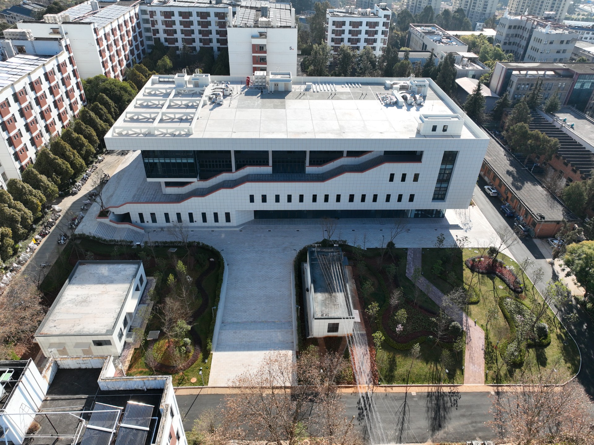 云南農業大學學生食堂（稷香園）建設項目通過竣工驗收