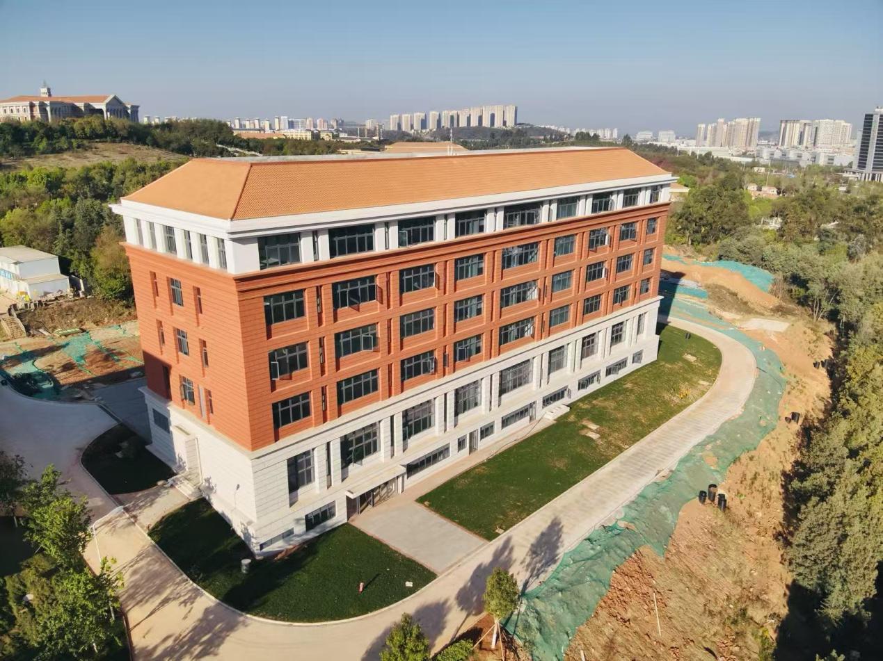 云南大學(xué)呈貢校區(qū)二期教學(xué)實(shí)驗(yàn)樓2號(hào)樓項(xiàng)目順利通過(guò)竣工聯(lián)合驗(yàn)收