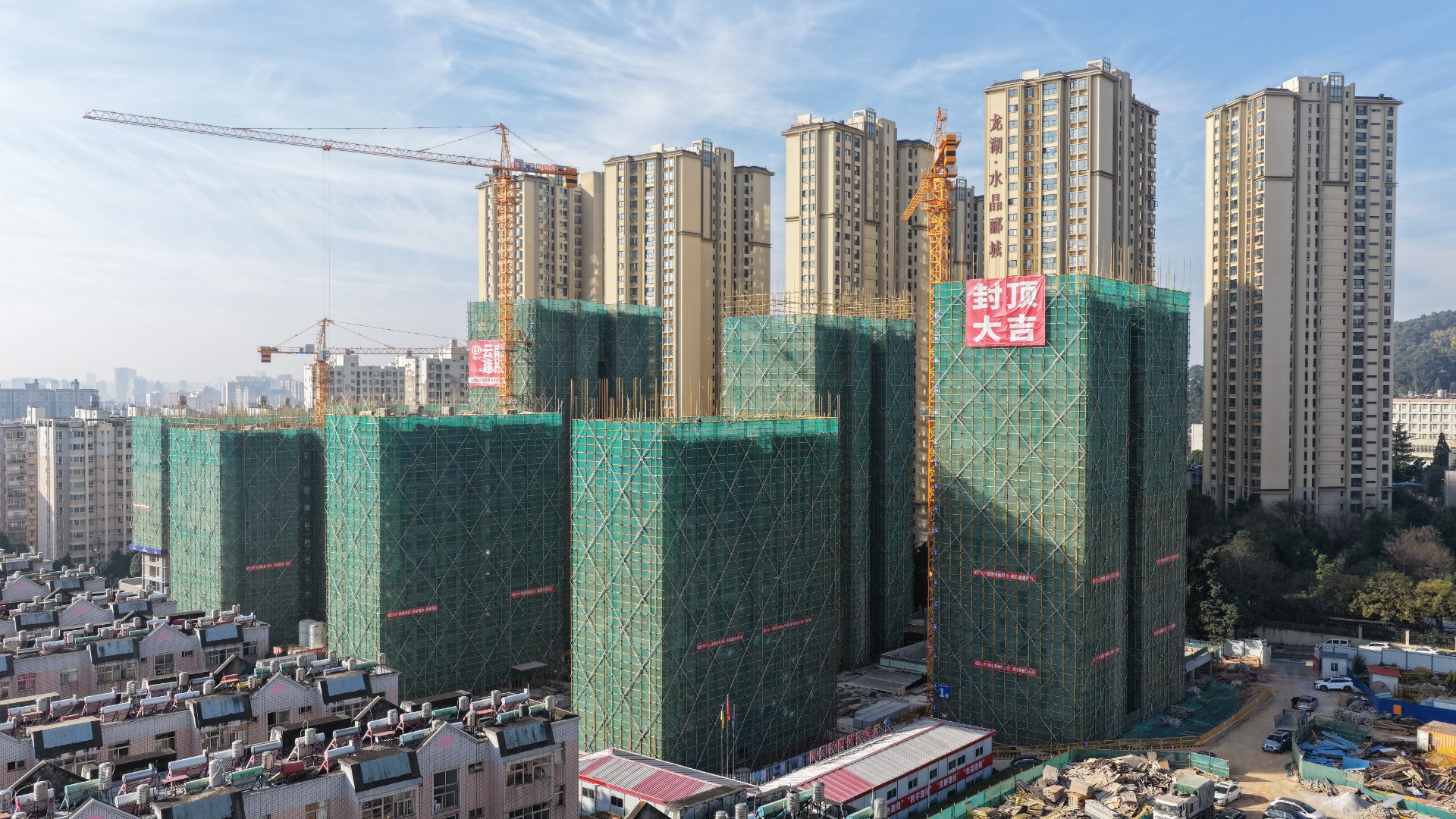 ?五華區(qū)豹子頭項(xiàng)目全面封頂