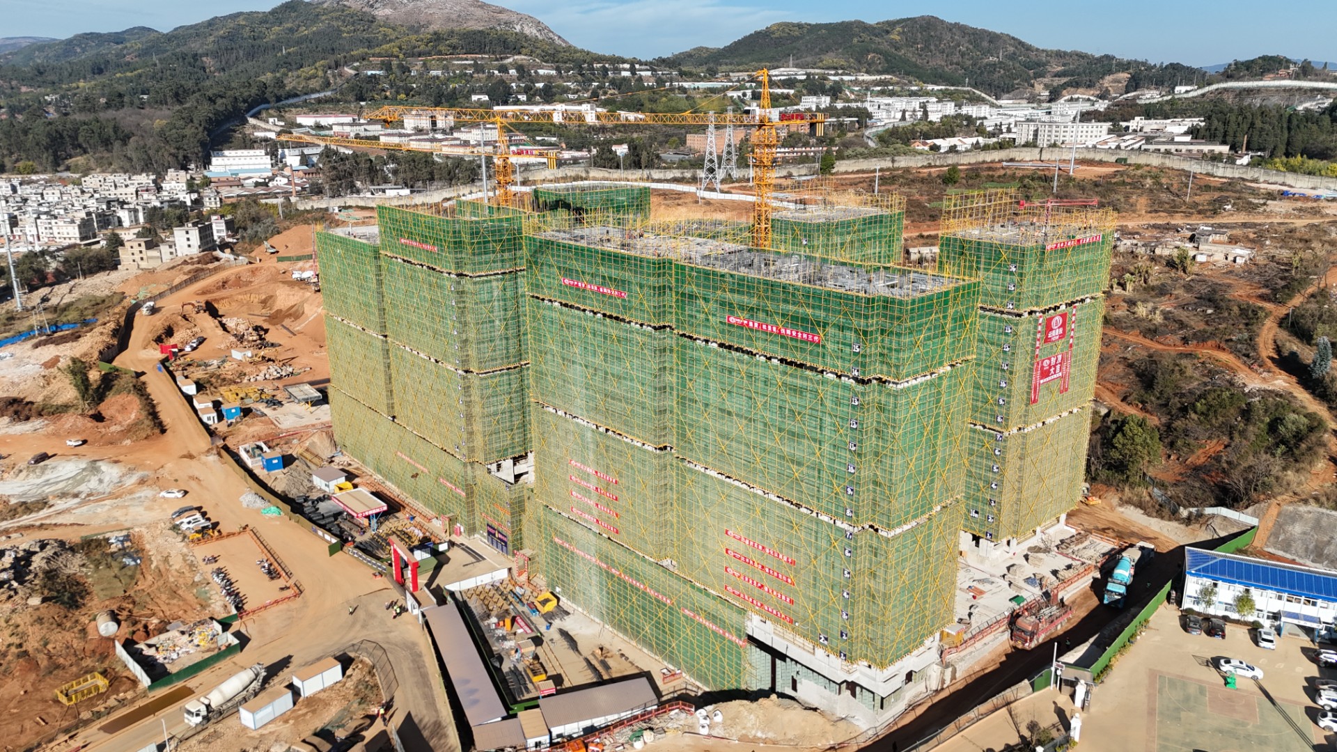 五華區普吉路城中村改造A-7地塊安置房施工項目15#、16#主體封頂