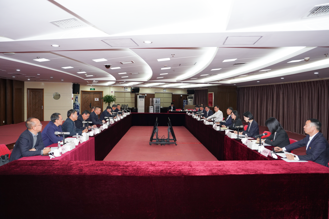 集團與華夏銀行昆明分行交流座談