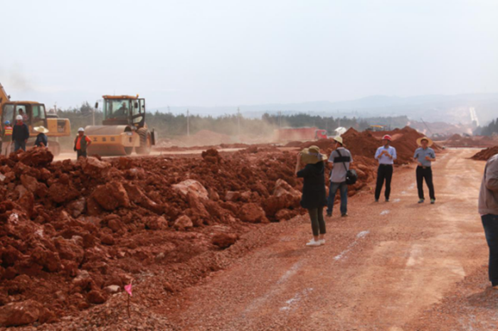 云南日?qǐng)?bào)滇中新區(qū)新聞部到集團(tuán)嵩昆項(xiàng)目采訪