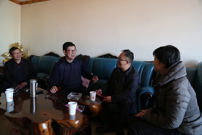 翁斌走訪慰問(wèn)集團(tuán)老領(lǐng)導(dǎo)、老黨員和困難職工