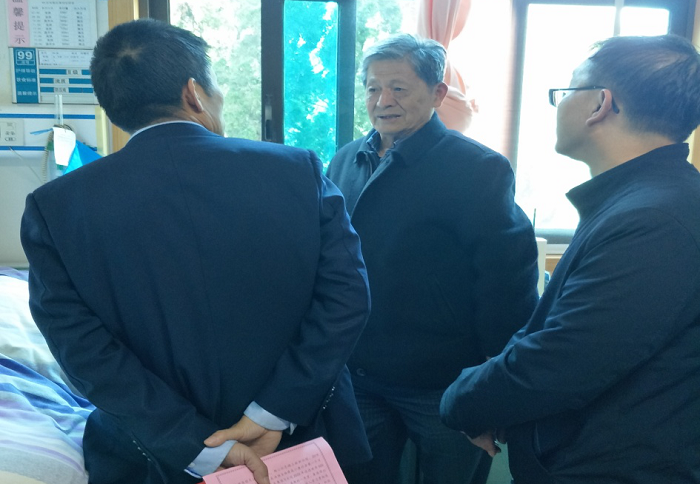 劉扶群走訪慰問(wèn)集團(tuán)退休老領(lǐng)導(dǎo)及困難黨員職工