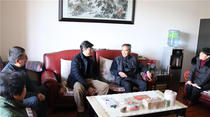 馬德走訪慰問(wèn)集團(tuán)老領(lǐng)導(dǎo)和困難黨員職工