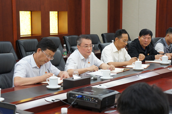 張駿為集團機關第五黨支部黨員講專題黨課