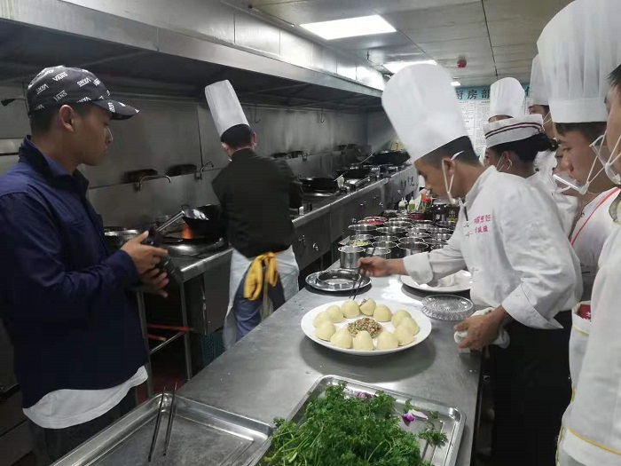 央視科教頻道《夜郎尋味》節目到慕俄格酒店拍攝取景