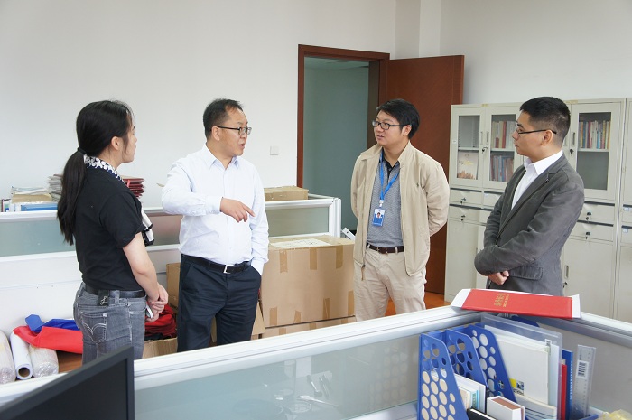 翁斌帶隊開展節前紀律作風建設突擊檢查