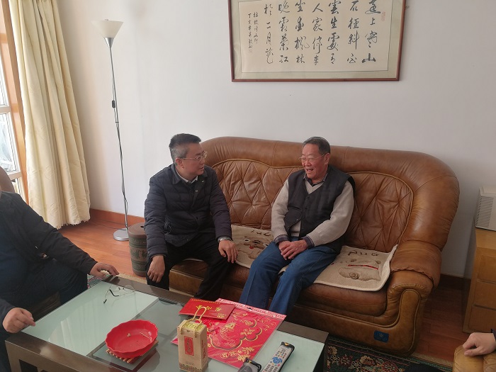 張駿走訪慰問集團老領導和困難黨員職工