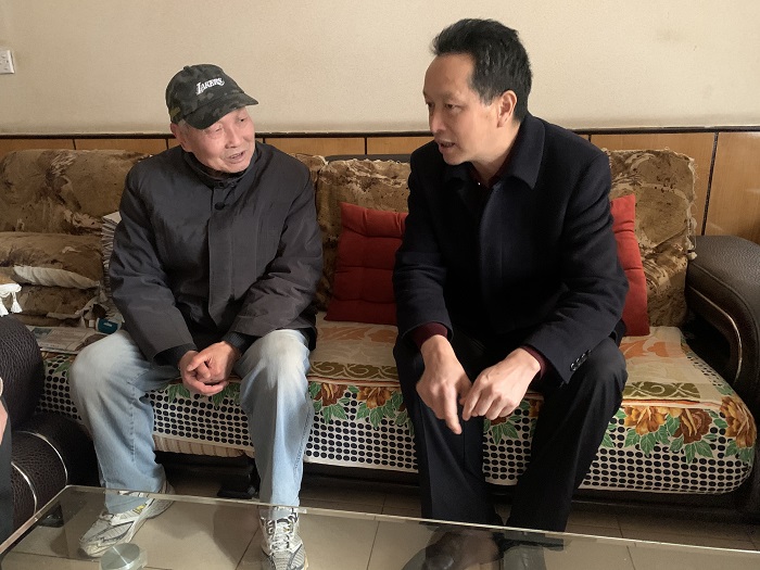 張鵬走訪慰問集團老領導老黨員和困難職工