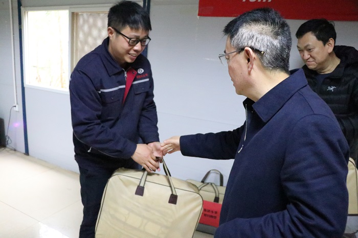 張駿到巧家移民工程慰問一線職工