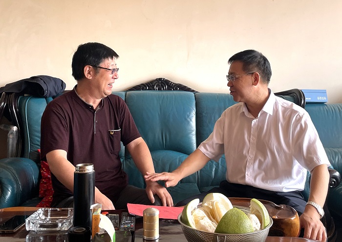 集團黨委走訪慰問集團老干部、老黨員和困難黨員