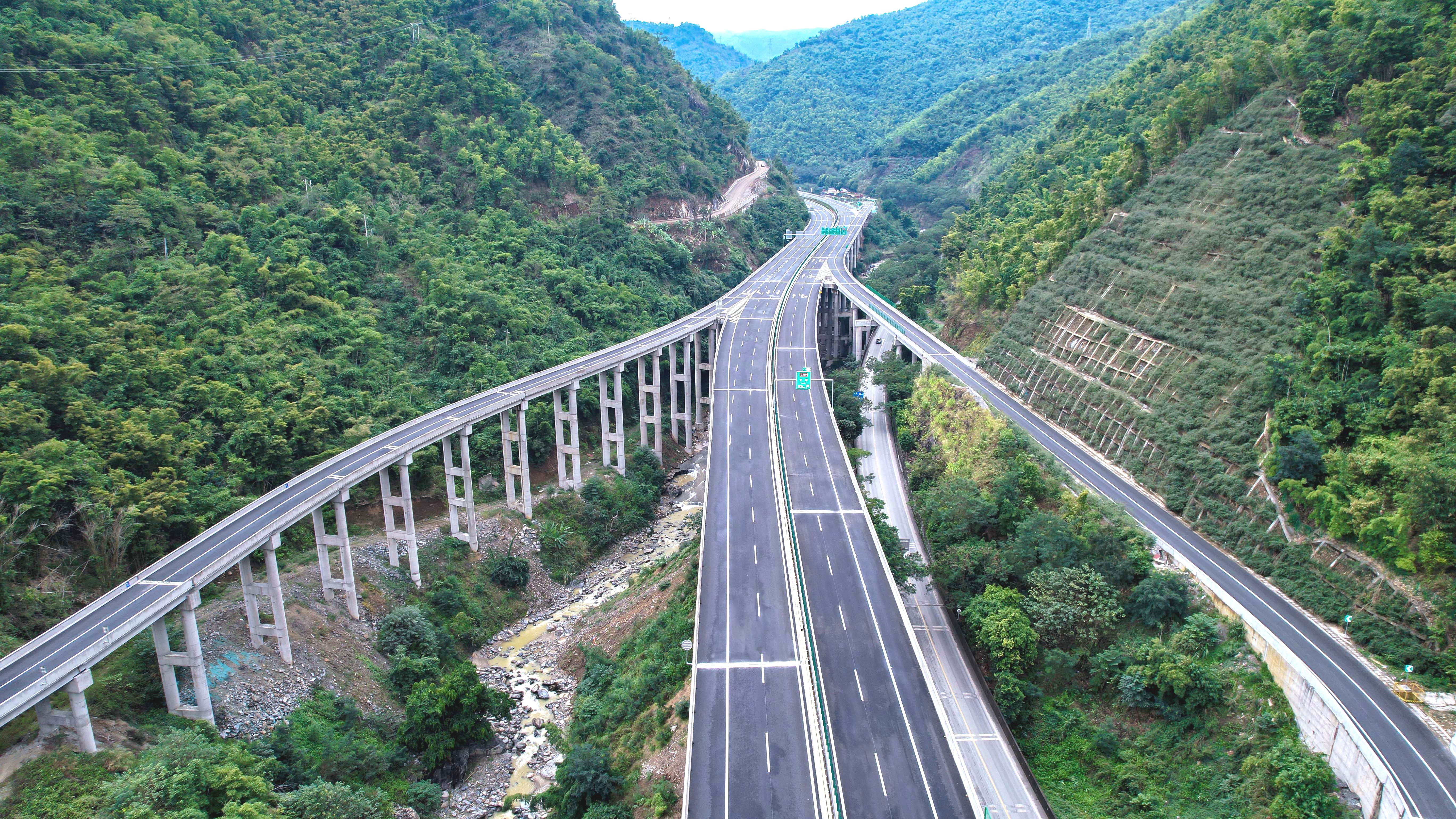 蔓金高速建成通車：修一條路 圓一方守望