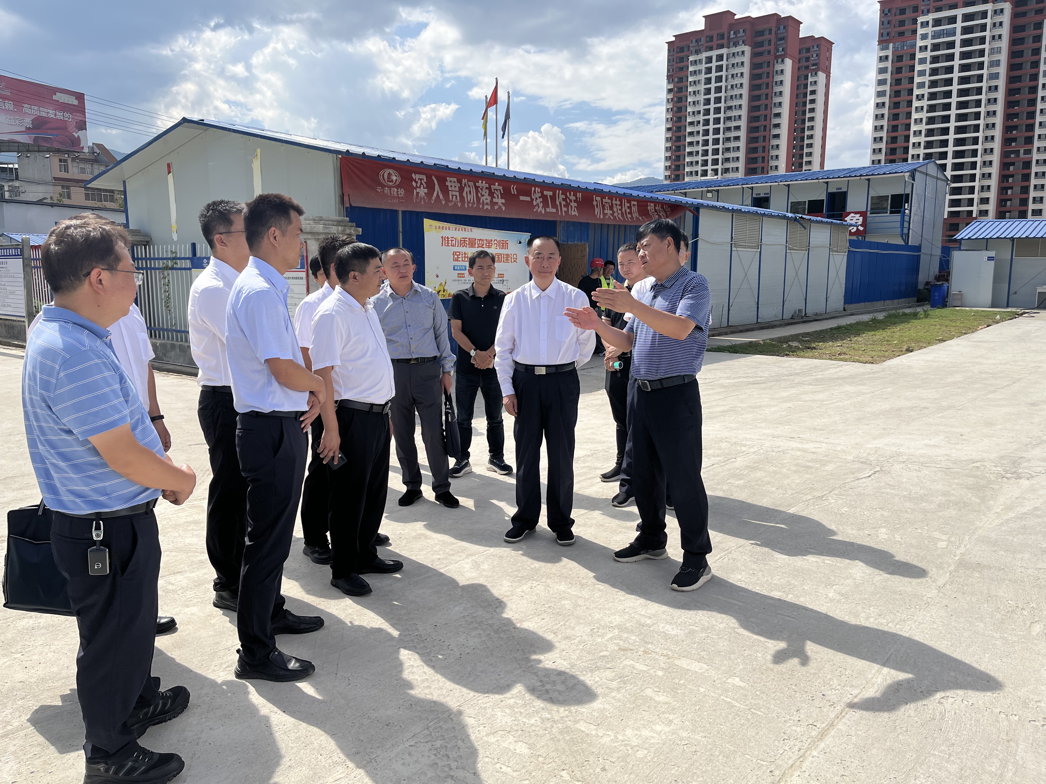 臨滄市委書記張之政調研臨滄市城南小學、中醫（佤）醫院項目
