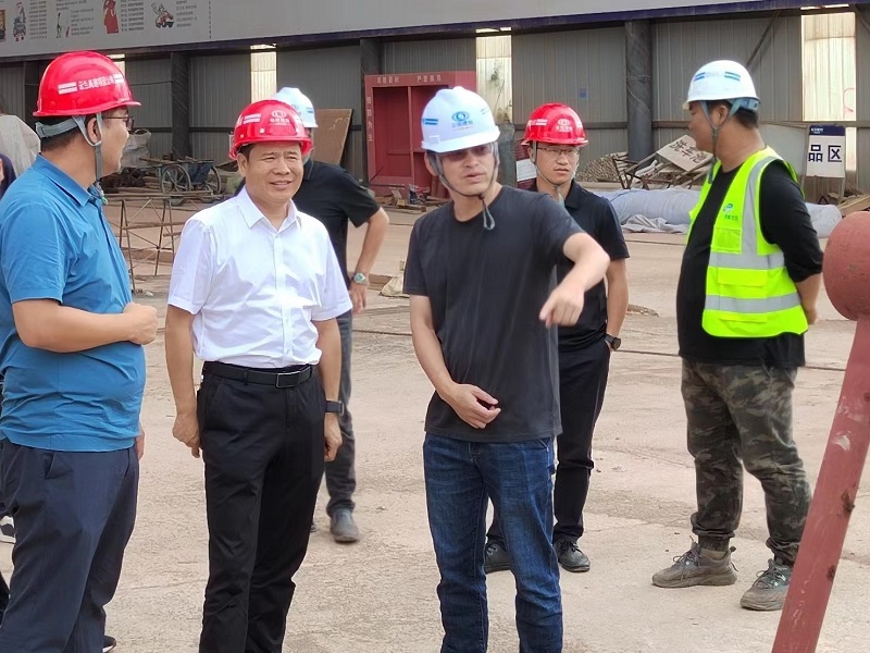 怒江州委常委、常務(wù)副州長(zhǎng)楊永鑄調(diào)研云蘭高速項(xiàng)目