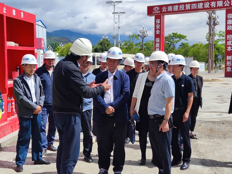 麗江市政協黨組成員、副主席和茂卓調研麗江市急危重癥救治中心建設項目