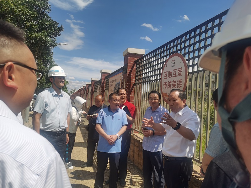 昭通市委常委、常務副市長胡江輝調研昭通市職教中心和衛生職業學院項目