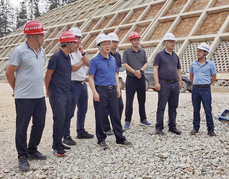大興調(diào)查研究 | 集團(tuán)公司副總經(jīng)理劉金榮調(diào)研那興高速項(xiàng)目