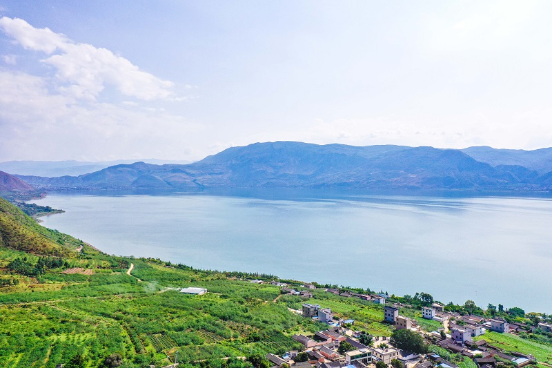 麗江市人大常委會黨組副書記、副主任江勇調研程海保護治理項目