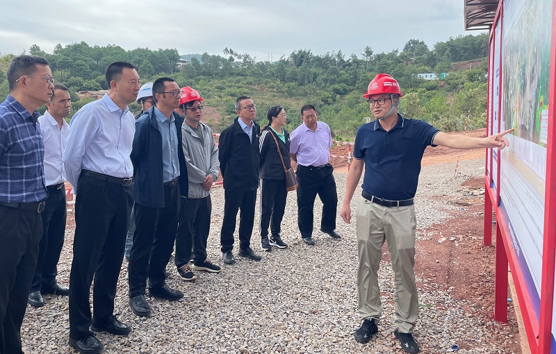 楚雄州人大常委會副主任陸積峰調(diào)研楚雄市東南繞城高速公路項目