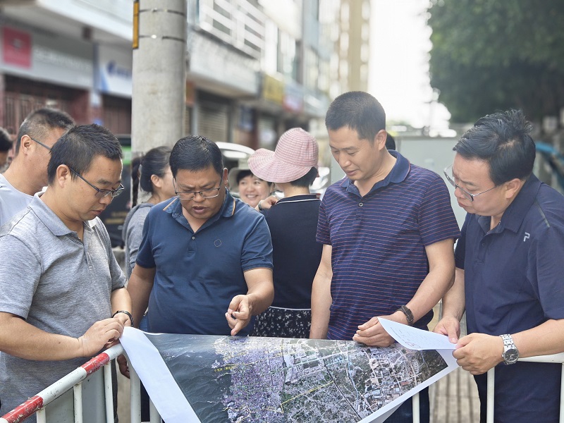 省生態(tài)環(huán)境廳黨組成員、副廳長孫鳳智調(diào)研保山市隆陽區(qū)中心城區(qū)排水單元改造及水質(zhì)提升利用項目