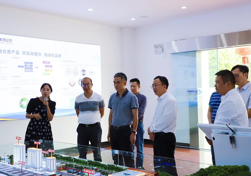 昆明市住建局局長陳紹波到云建綠砼經開綠色低碳建材產業園調研