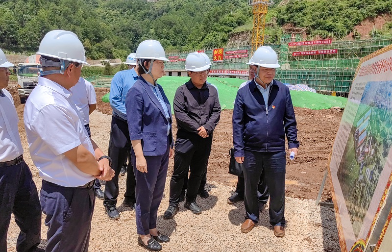 麗江市委書記浦虹調研寧蒗糧食倉庫項目