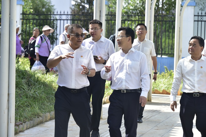 文山州委書記陳明調(diào)研普者黑有軌電車項(xiàng)目