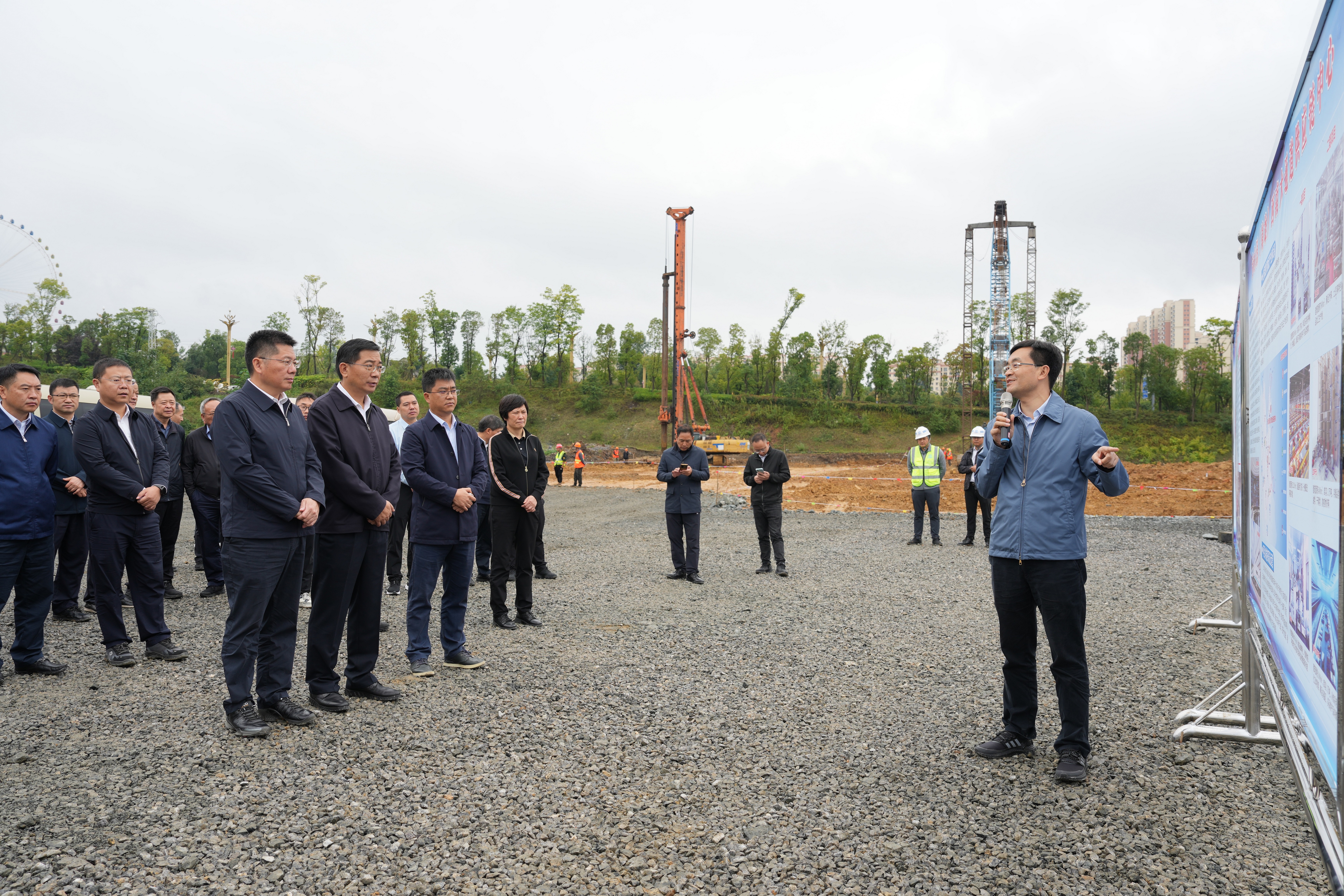 昭通市委書記蘇永忠一行調研赤水源（鎮雄）西南大通道供應鏈中心項目