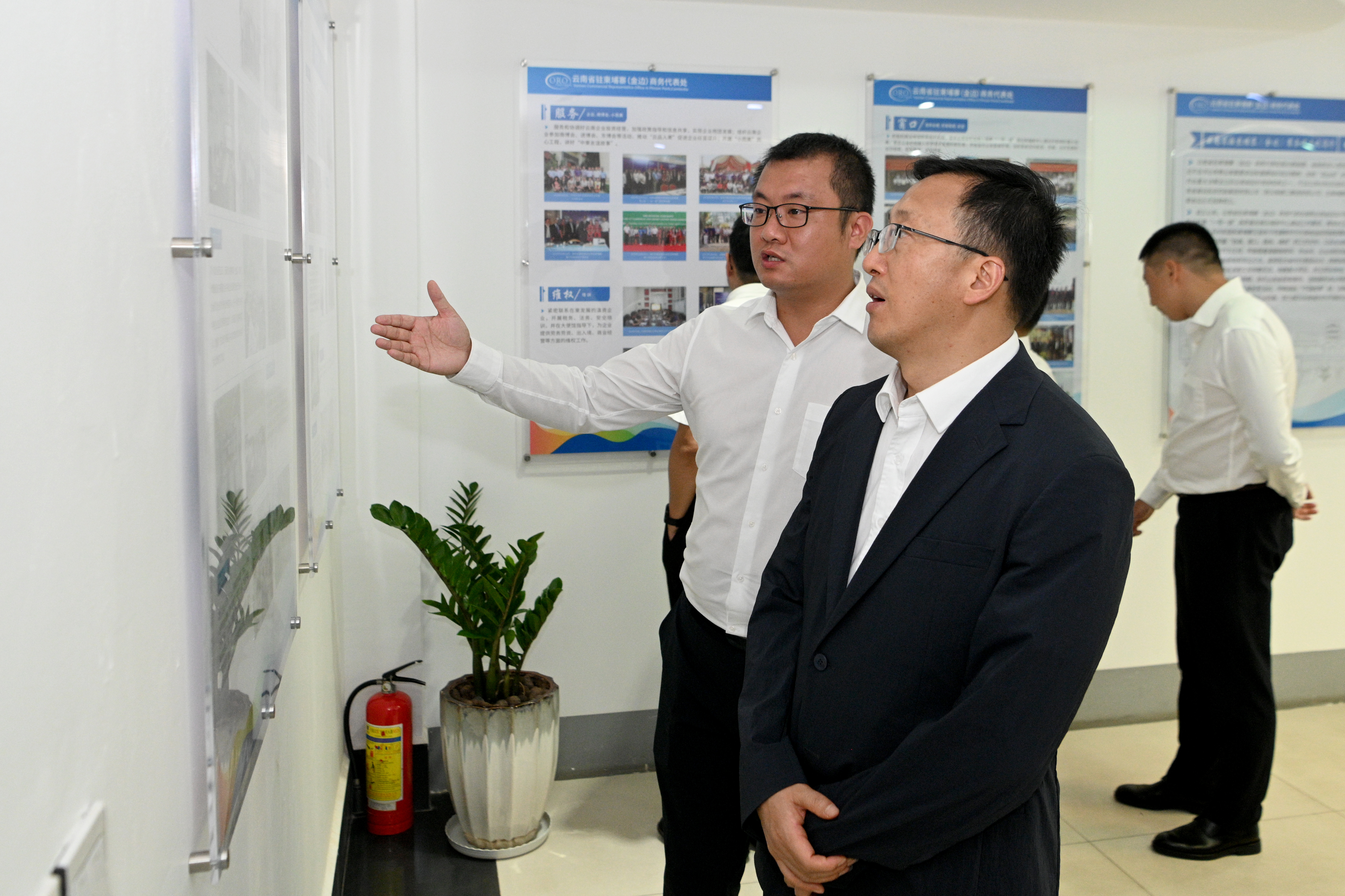 省委宣傳部副部長翟玉龍調研云南省駐柬埔寨（金邊）商務代表處