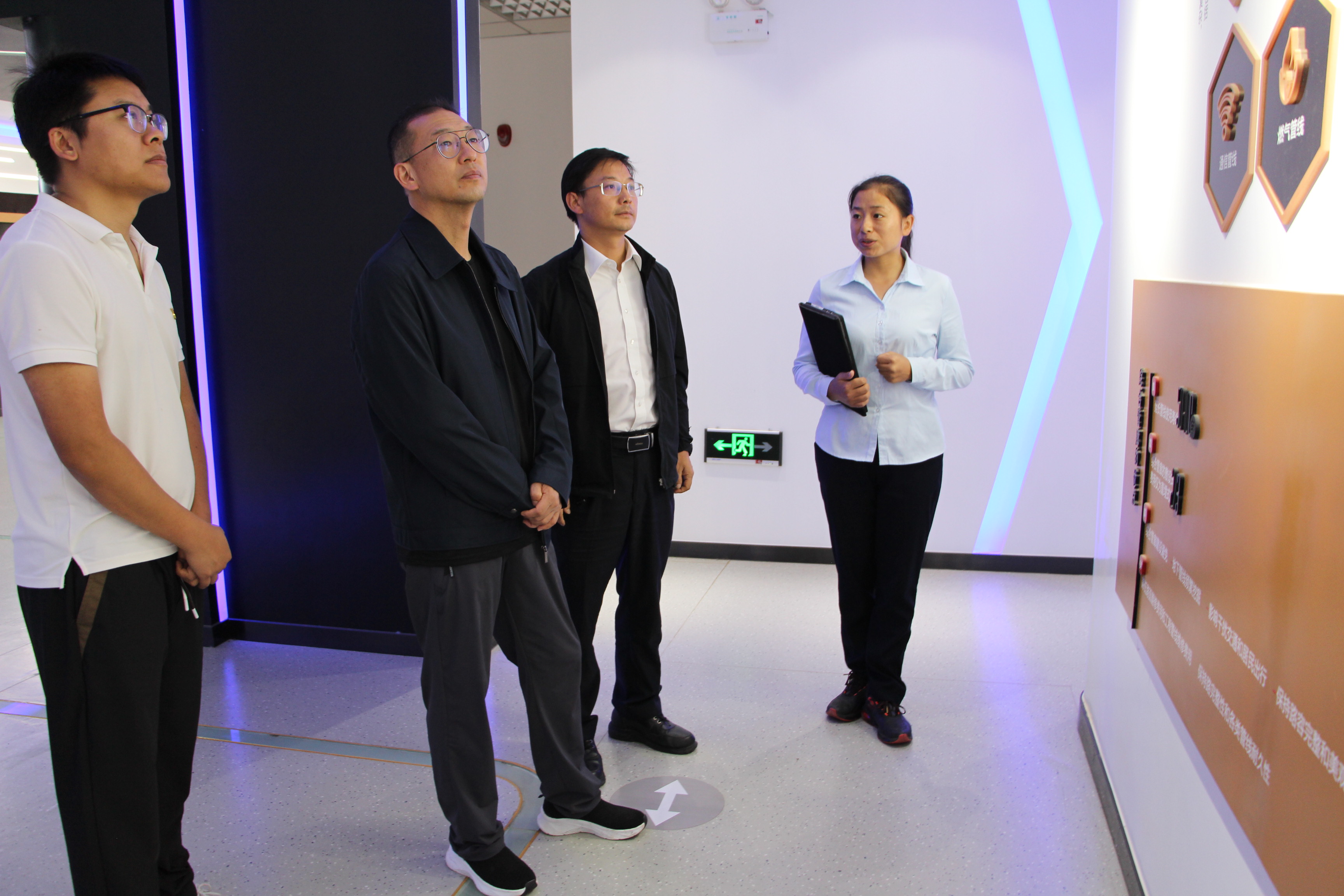 陳宙翔赴保山市交流座談 調研集團在建項目