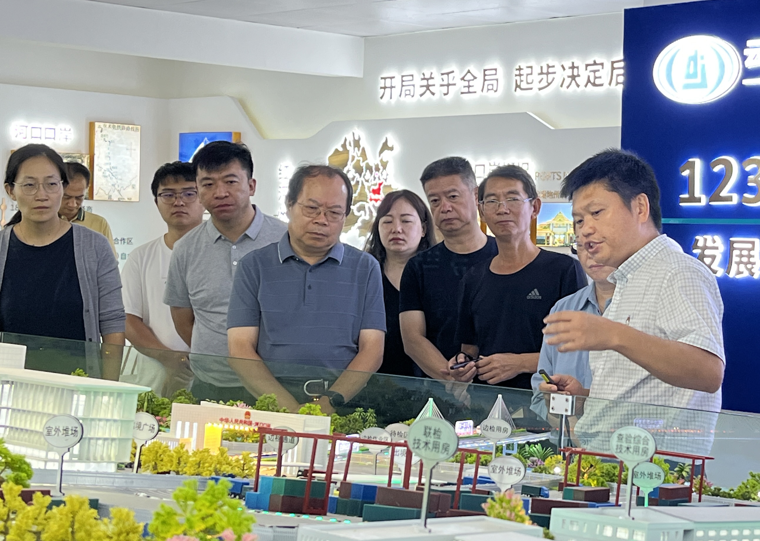 國家發改委基礎司副司長、一級巡視員周小棋調研壩灑監管區項目