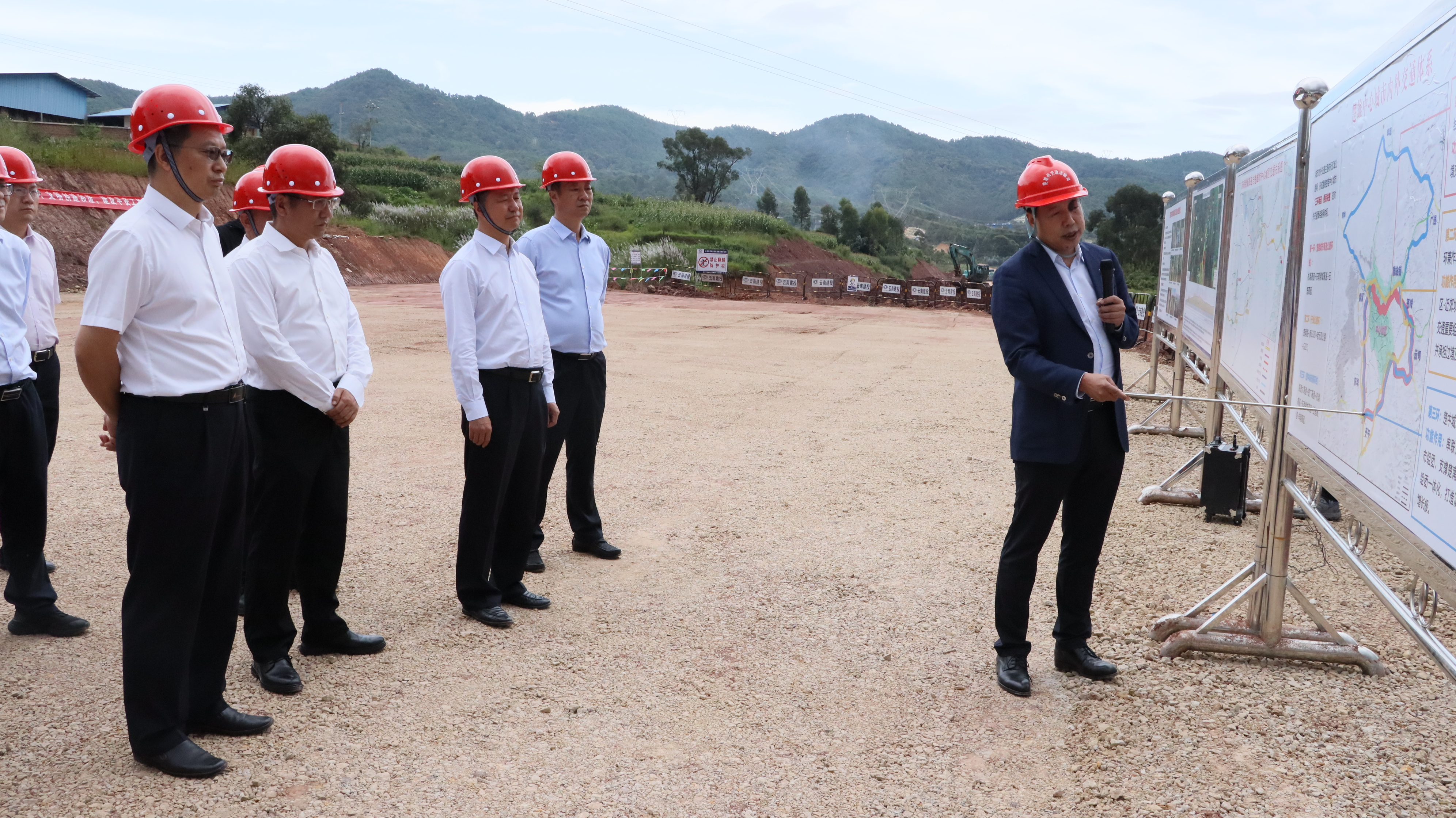 楚雄州委書記劉勇一行調研楚雄市東南繞城高速項目