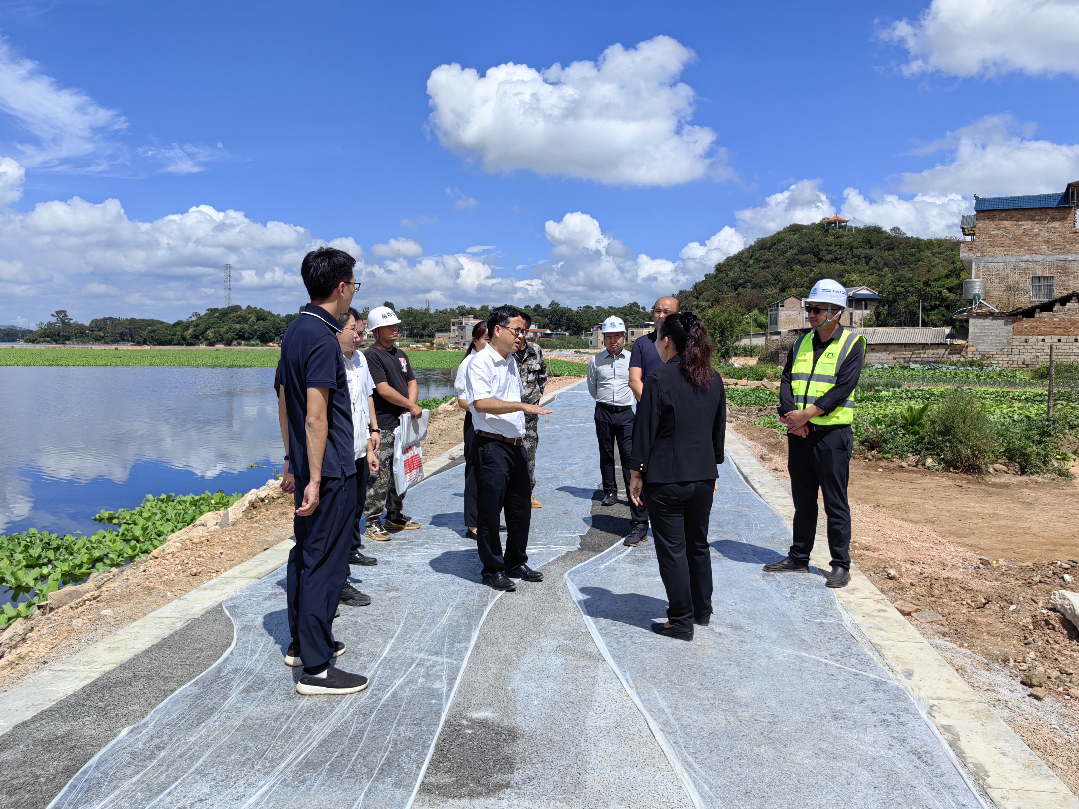 文山州委副書記、州長馬忠俊一行調研硯山縣聽湖水庫健康綠道項目
