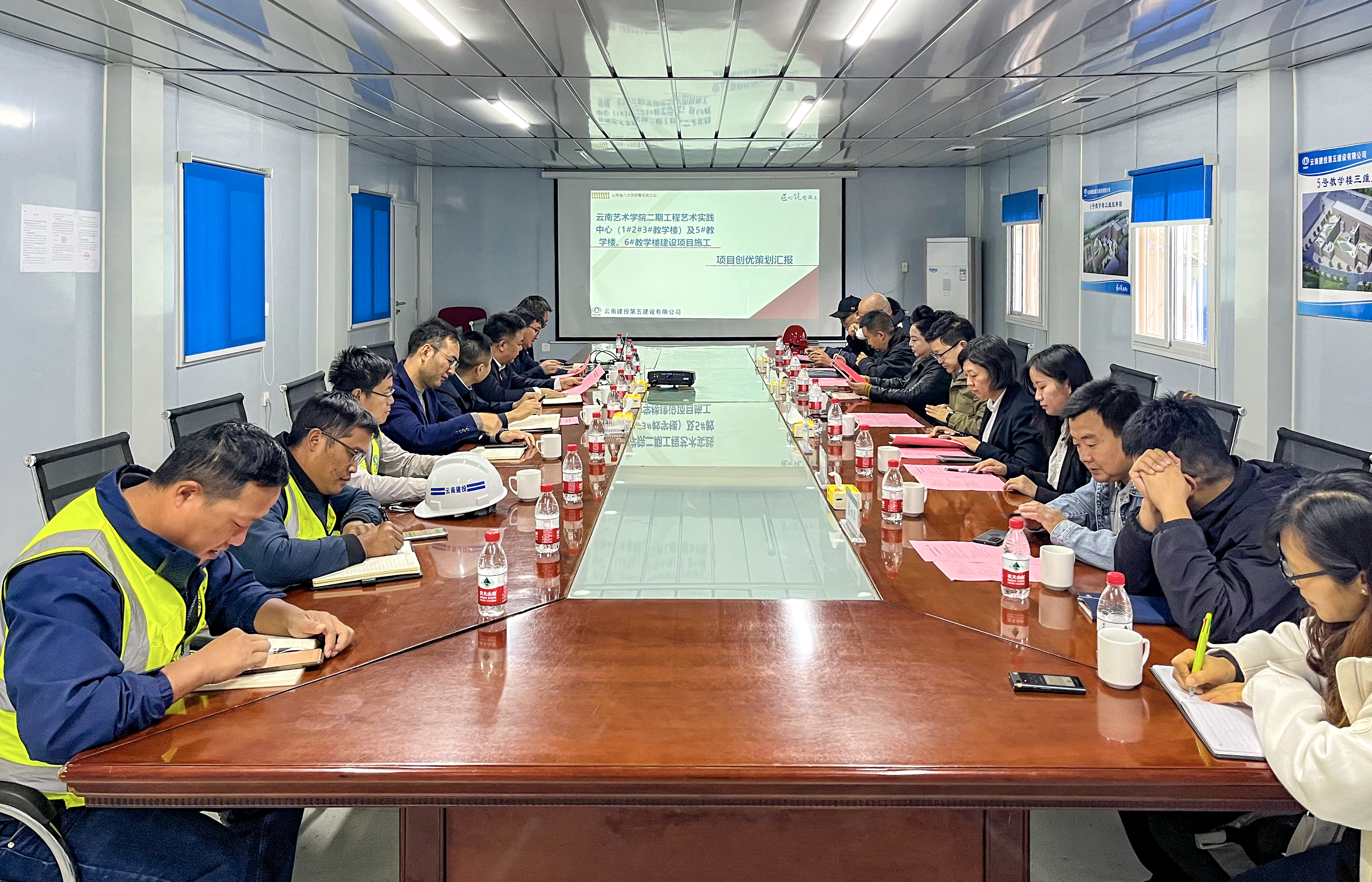 五公司與云南藝術(shù)學(xué)院、云南省建筑業(yè)協(xié)會(huì)交流座談