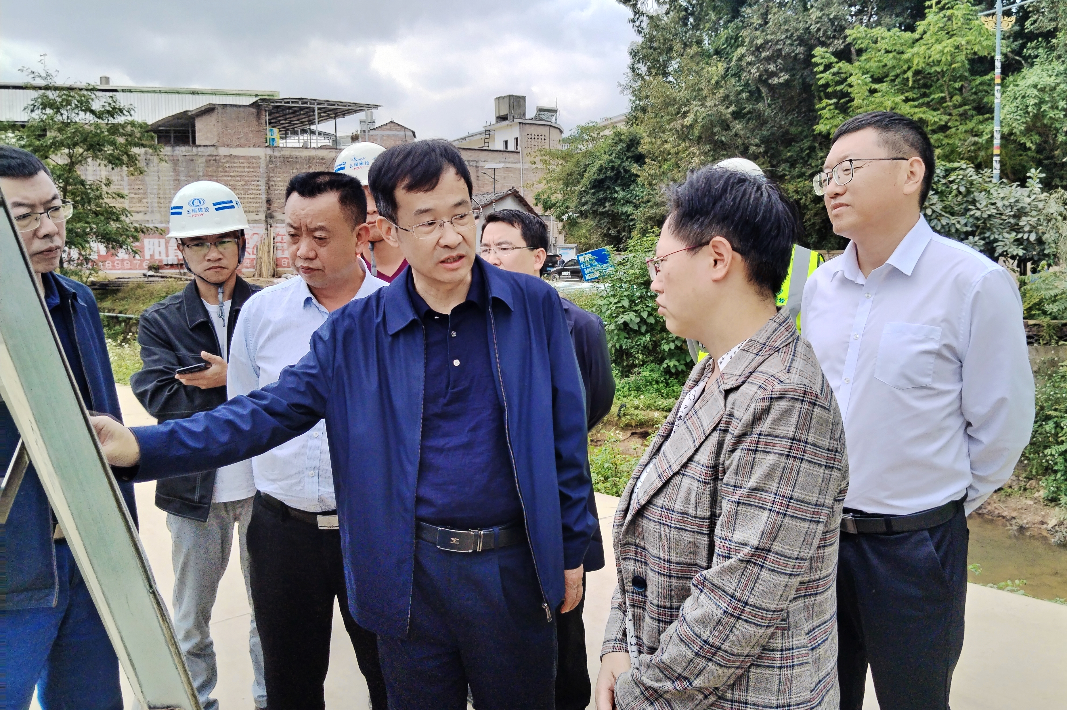 省水利廳一級巡視員訚楠調研西疇縣農村供水保障項目