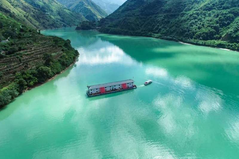 創全國多項第一！“滇中引水古城號”浮船成功下水