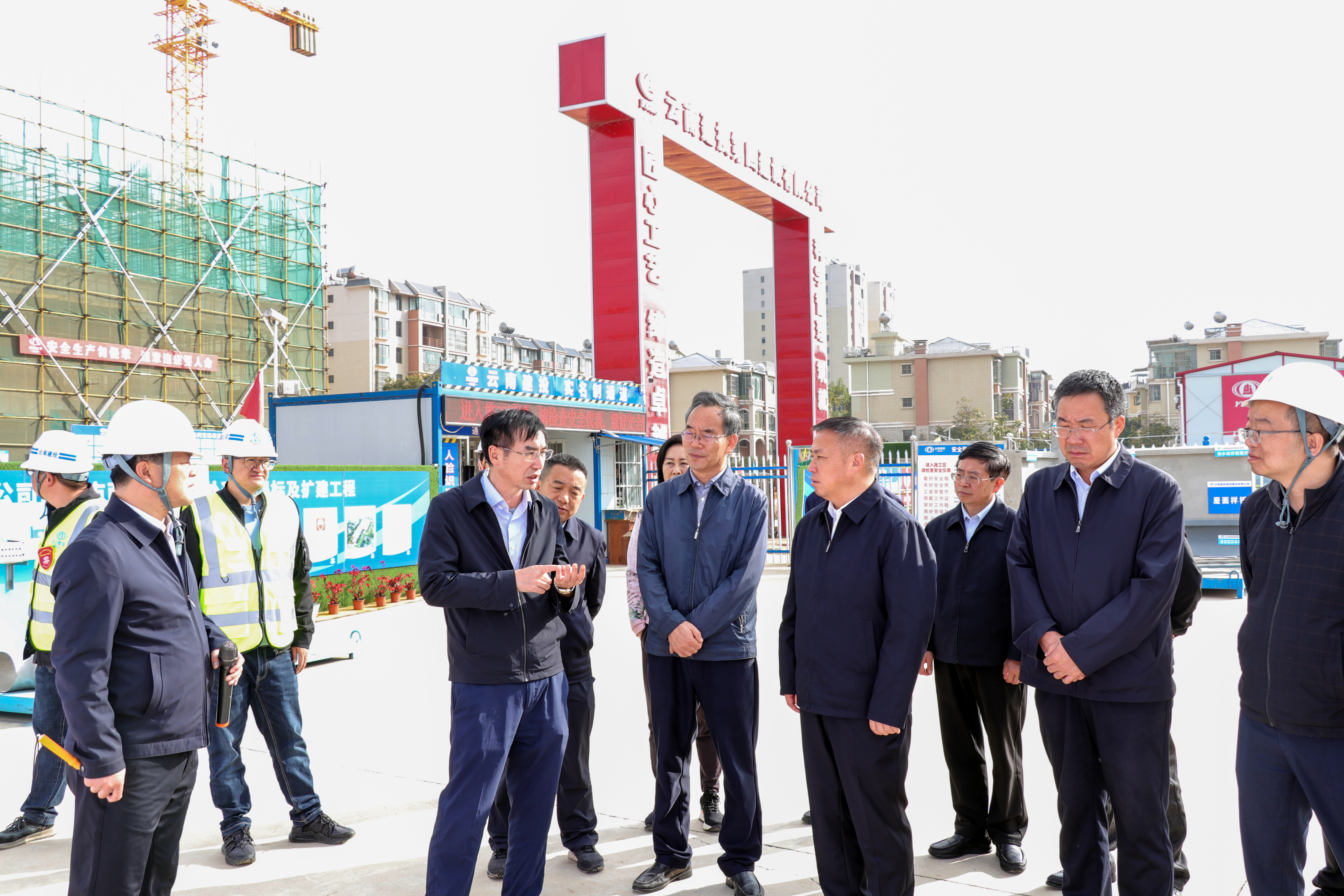曲靖市委副書記、市長李先祥到兩江口污水處理廠項目調研