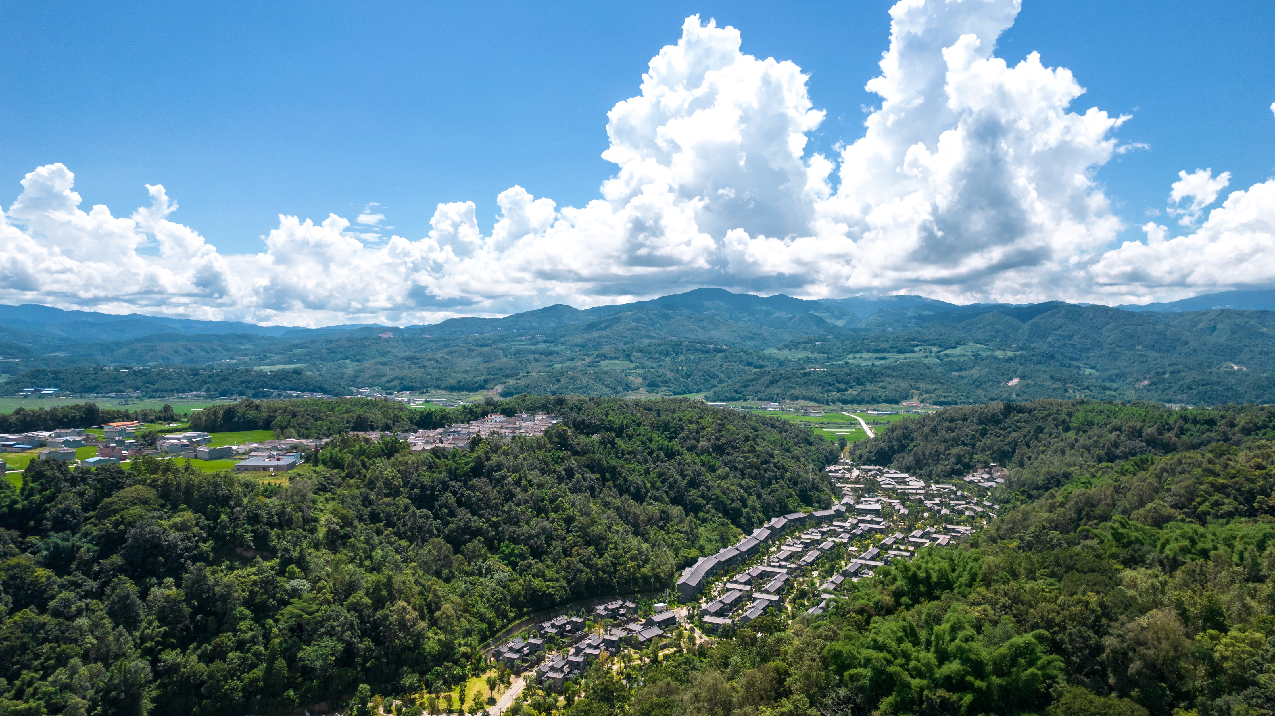 德宏州副州長陳力調研南甸云隱國際康養溫泉度假村項目