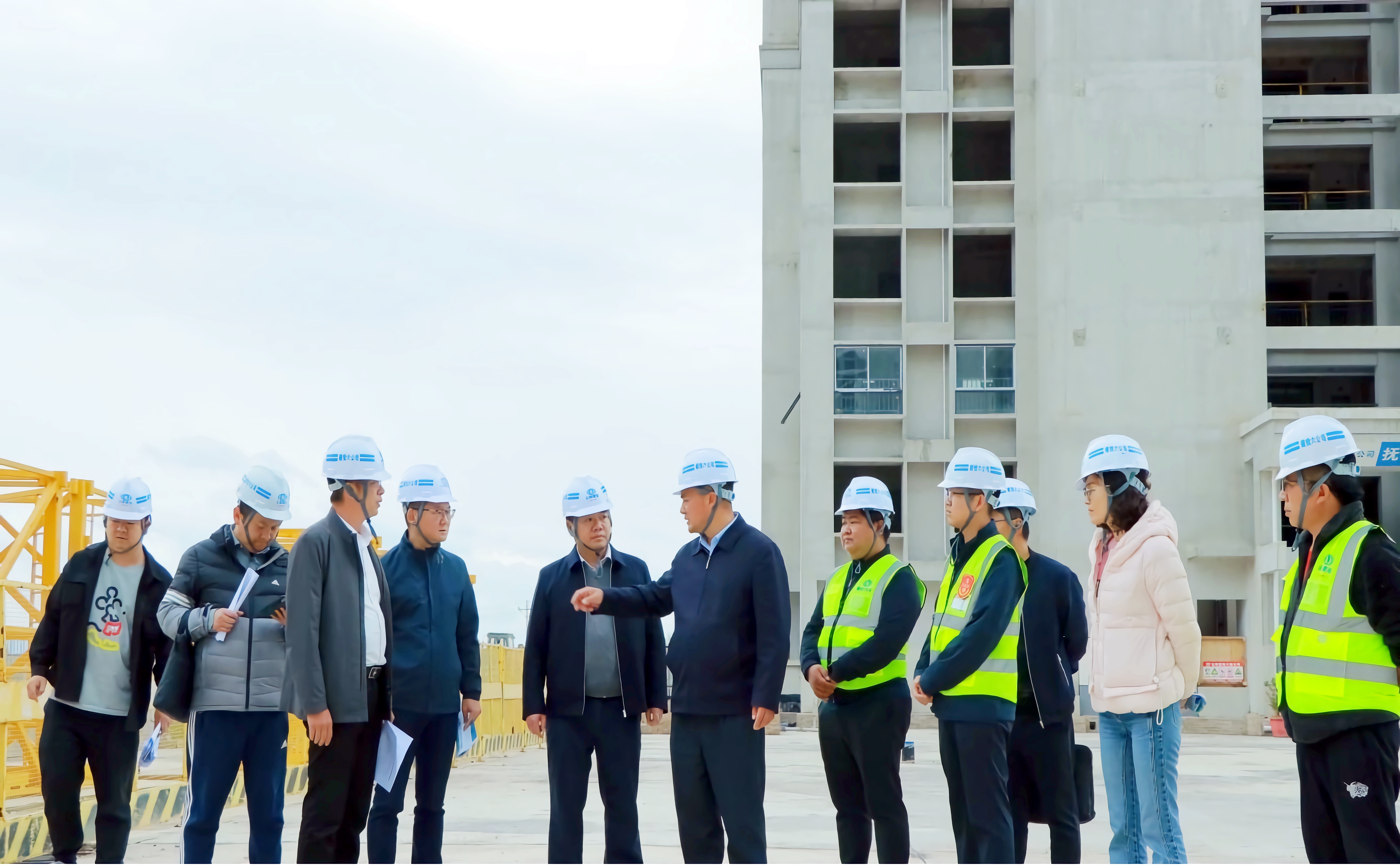 玉溪市委常委、常務(wù)副市長段登位帶隊調(diào)研澄江環(huán)湖棚改項目