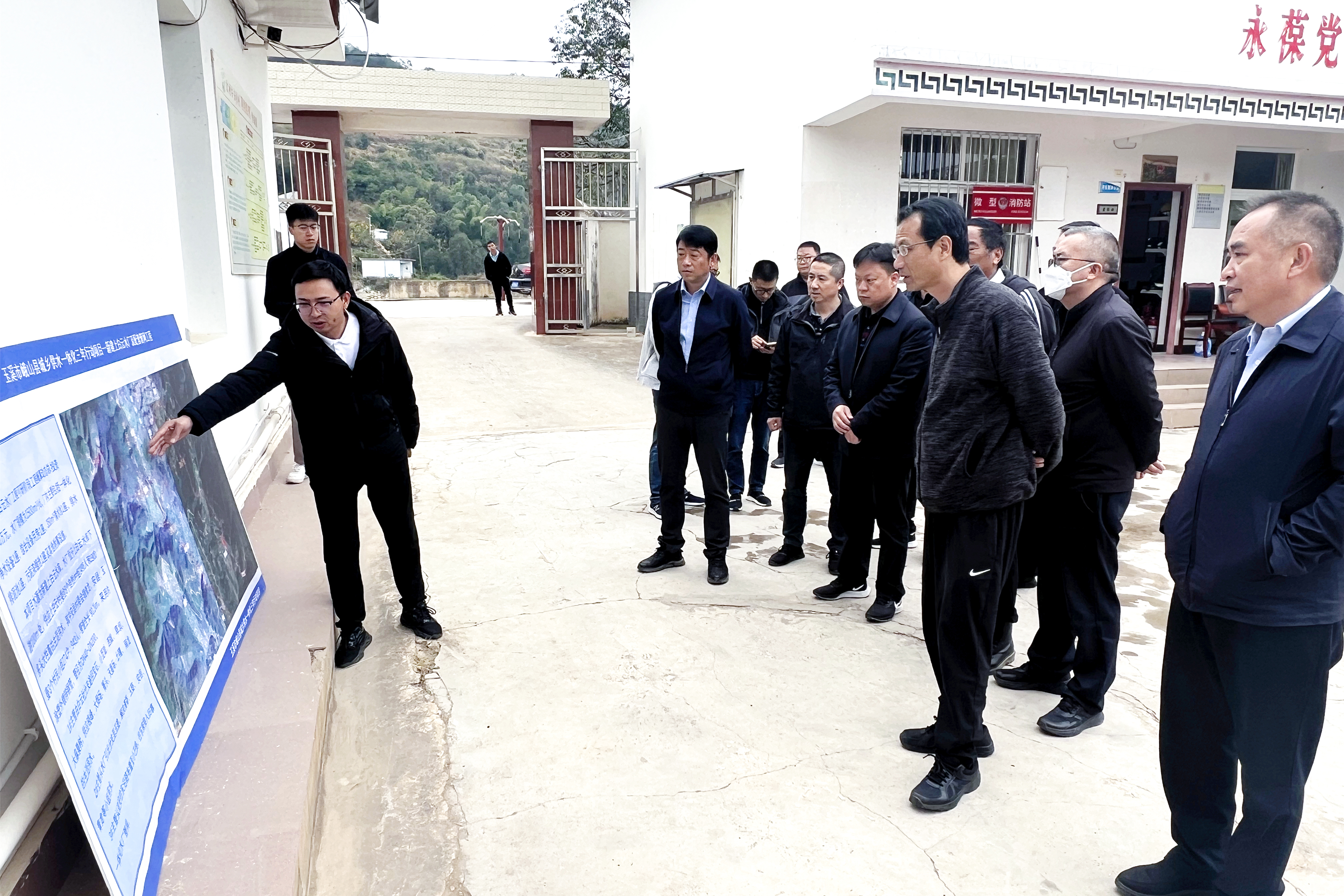 玉溪市副市長王軍調研峨山縣城鄉供水兩個“三年行動”項目