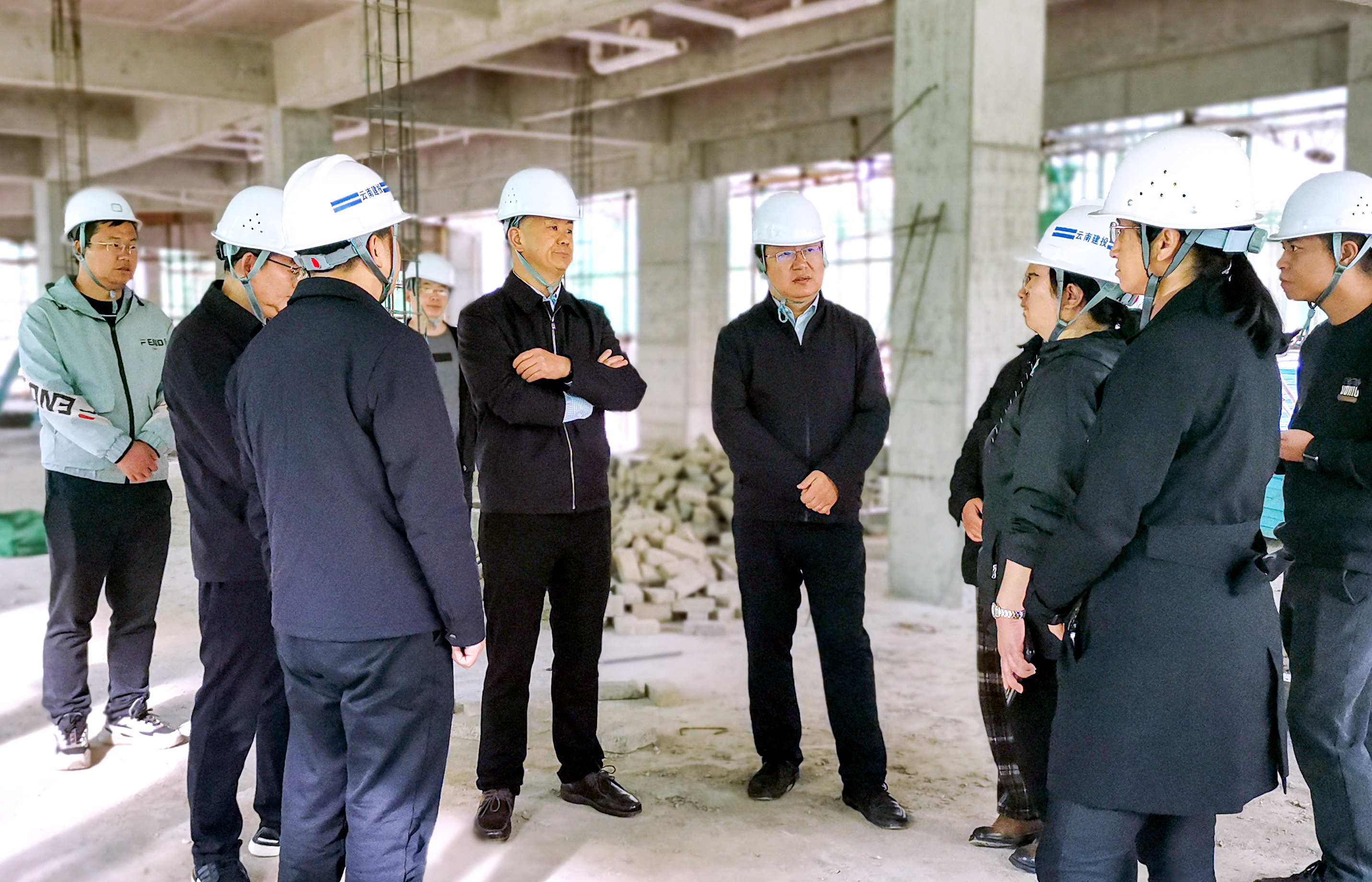 省總工會黨組成員、副主席李琦調研個舊市工人療養院提升改造項目