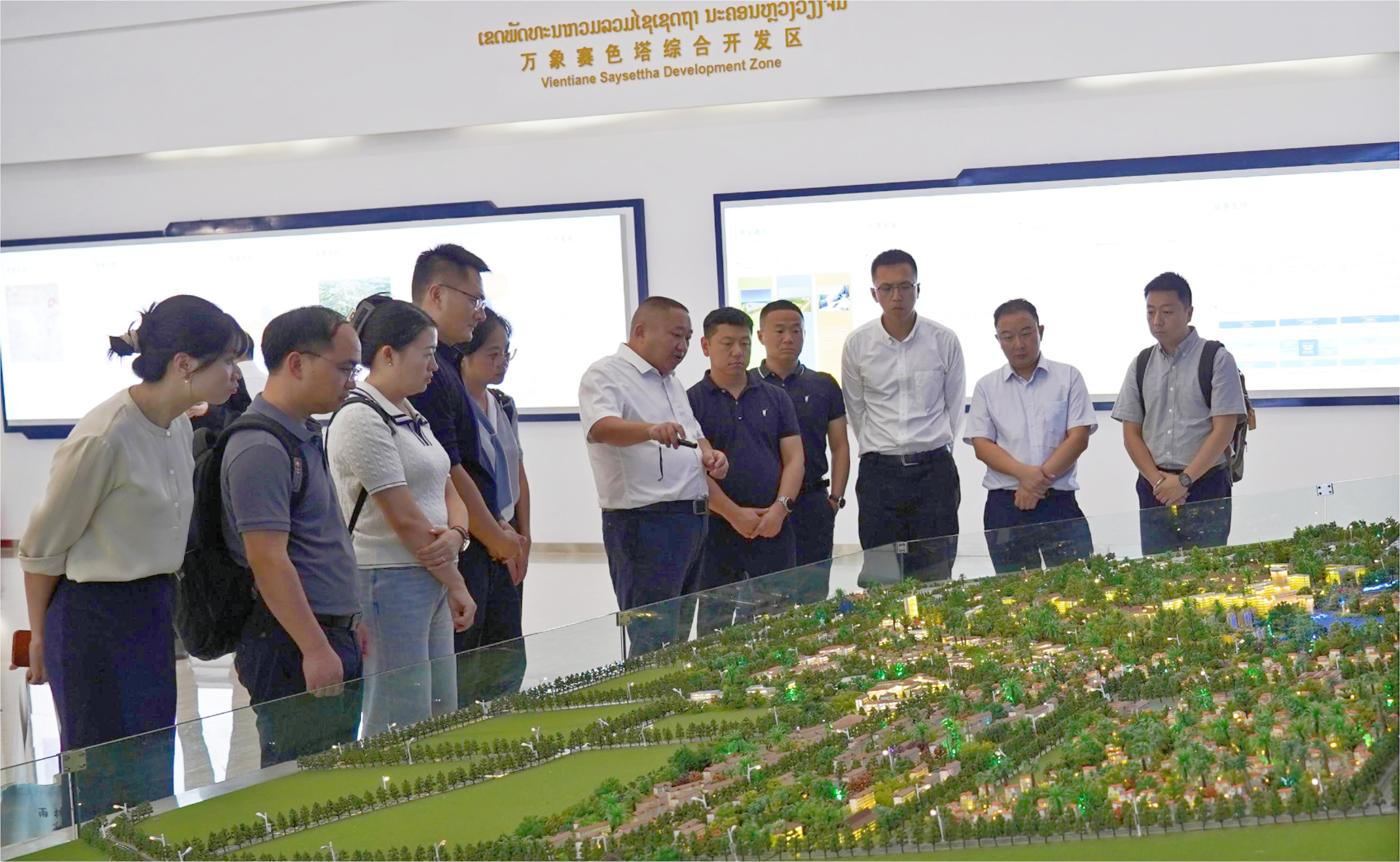 中國農業銀行云南省分行副行長高捍到萬象賽色塔綜合開發區、萬萬高速調研