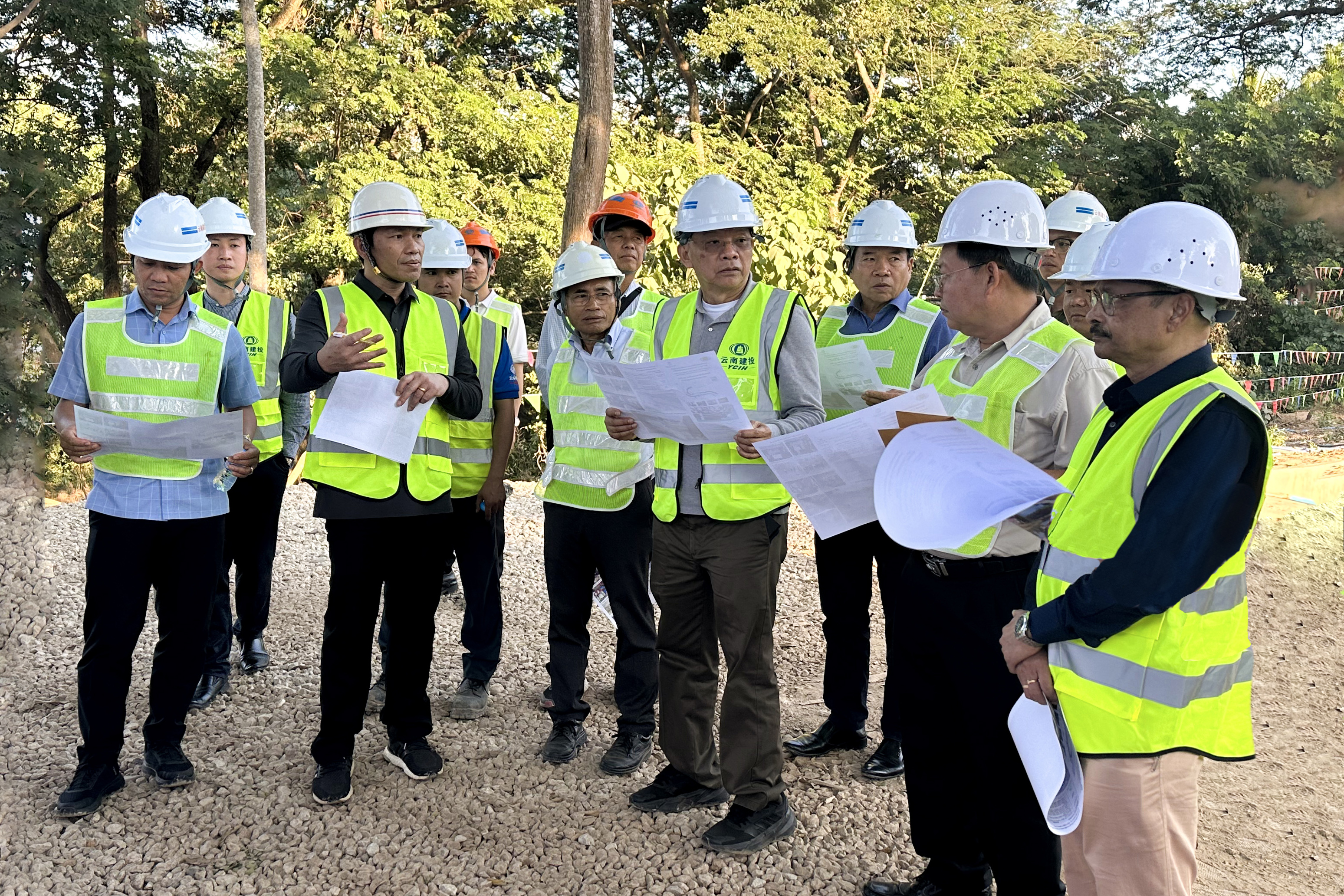 老撾國會副主席宋瑪·奔舍那調研老撾瑯勃拉邦省湄公河和南康河災害風險管理項目