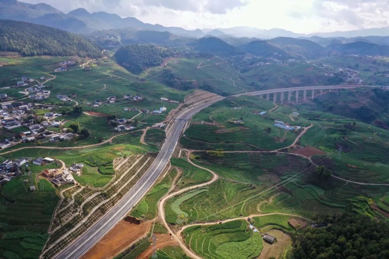 施勐高速公路施甸至姚關段通車運營