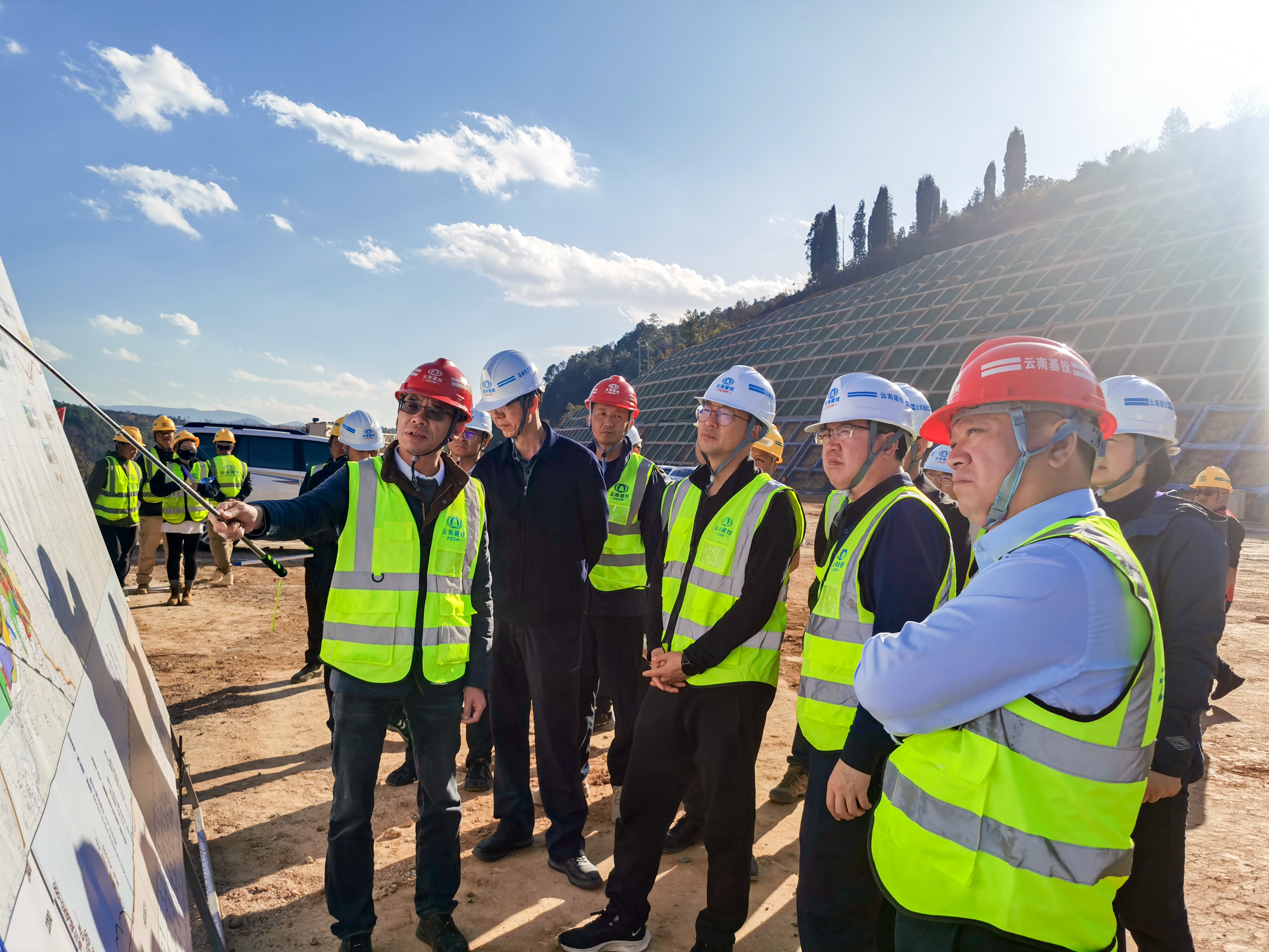 陳宙翔調研玉溪片區重點項目 看望慰問一線干部職工