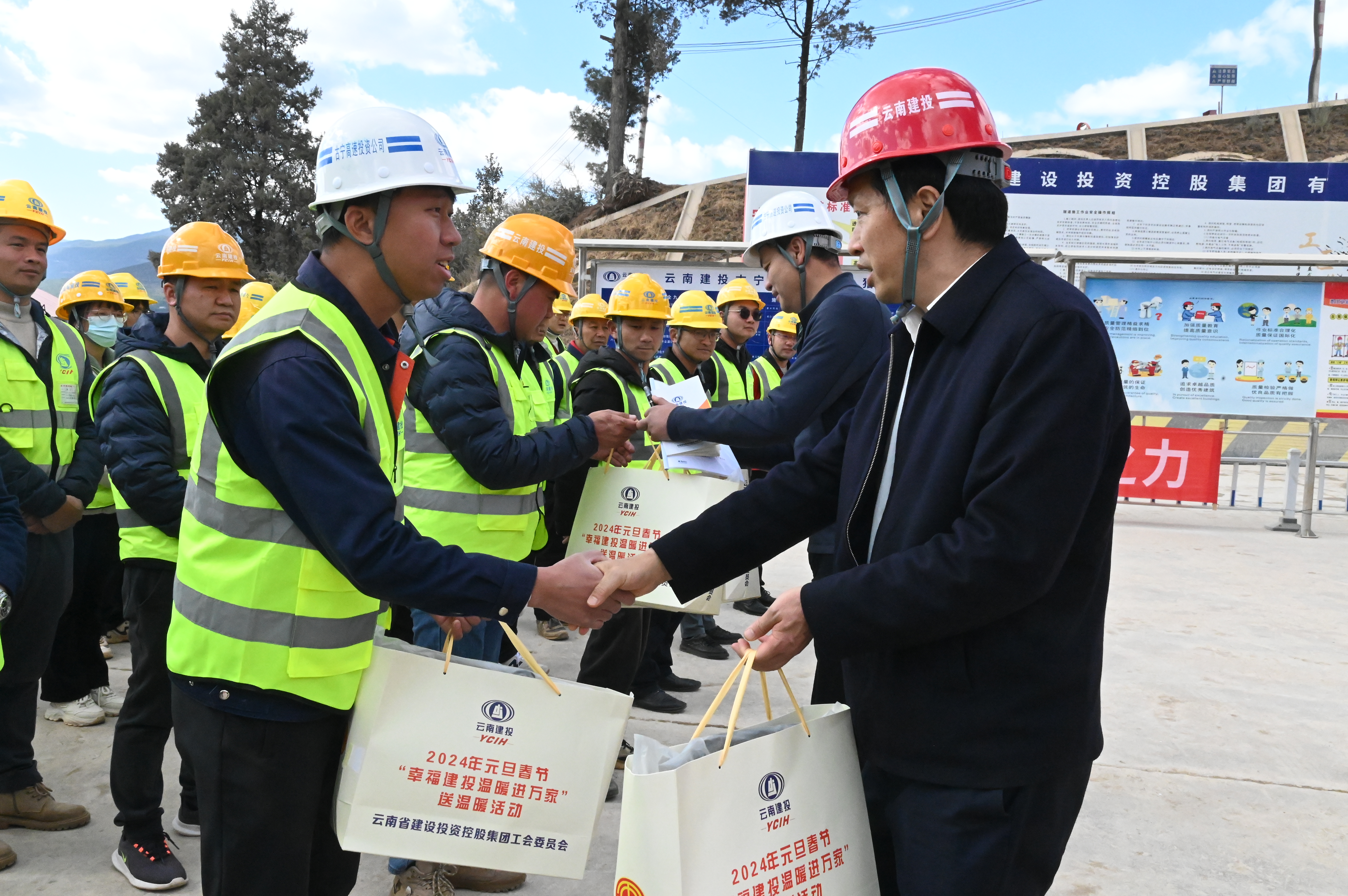 張鵬調(diào)研香麗高速、古寧高速項目 看望慰問一線干部職工