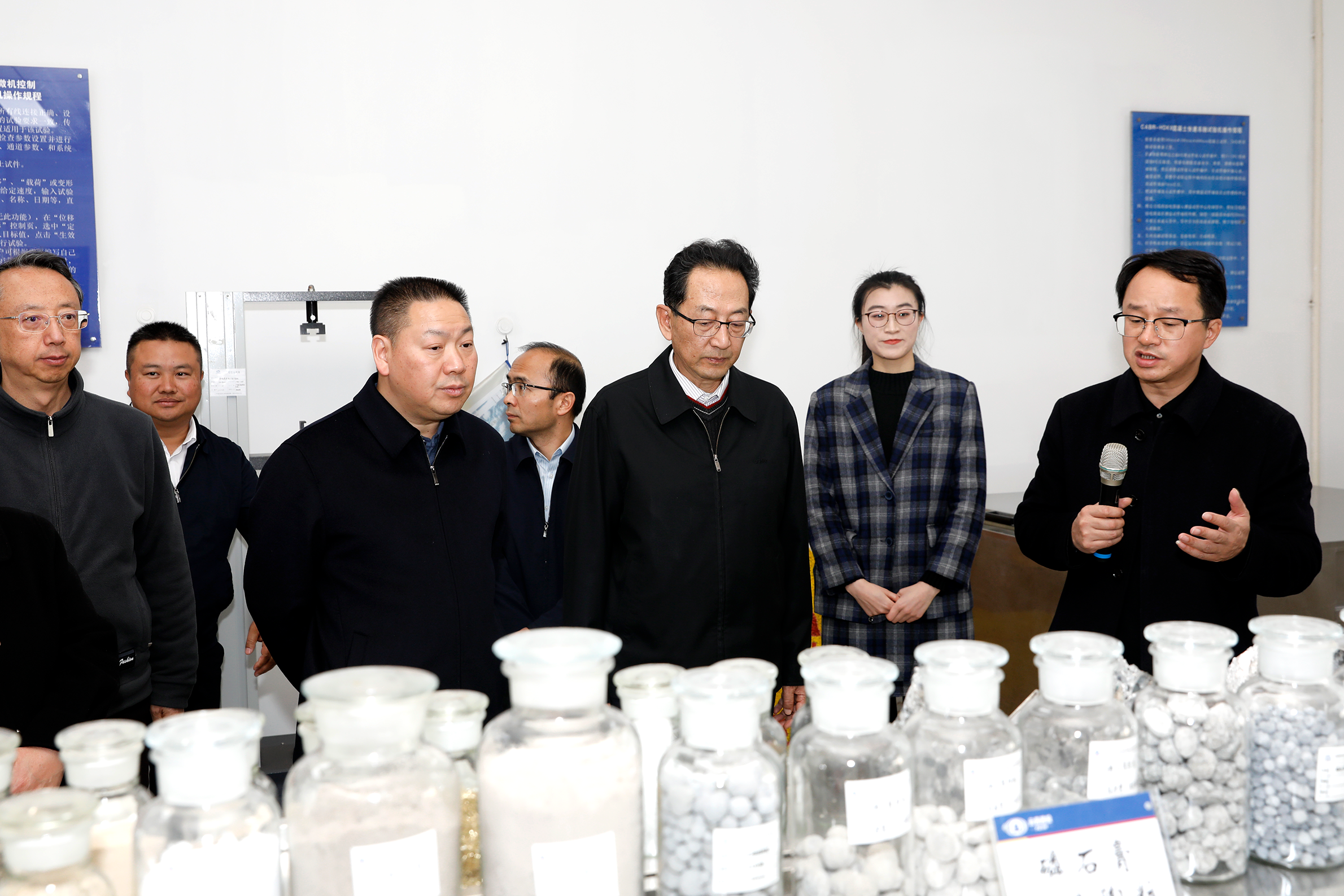 推動磷石膏綜合利用 筑牢長江上游生態(tài)環(huán)保屏障 省人大常委會副主任、民盟云南省委主委徐彬一行到集團調(diào)研