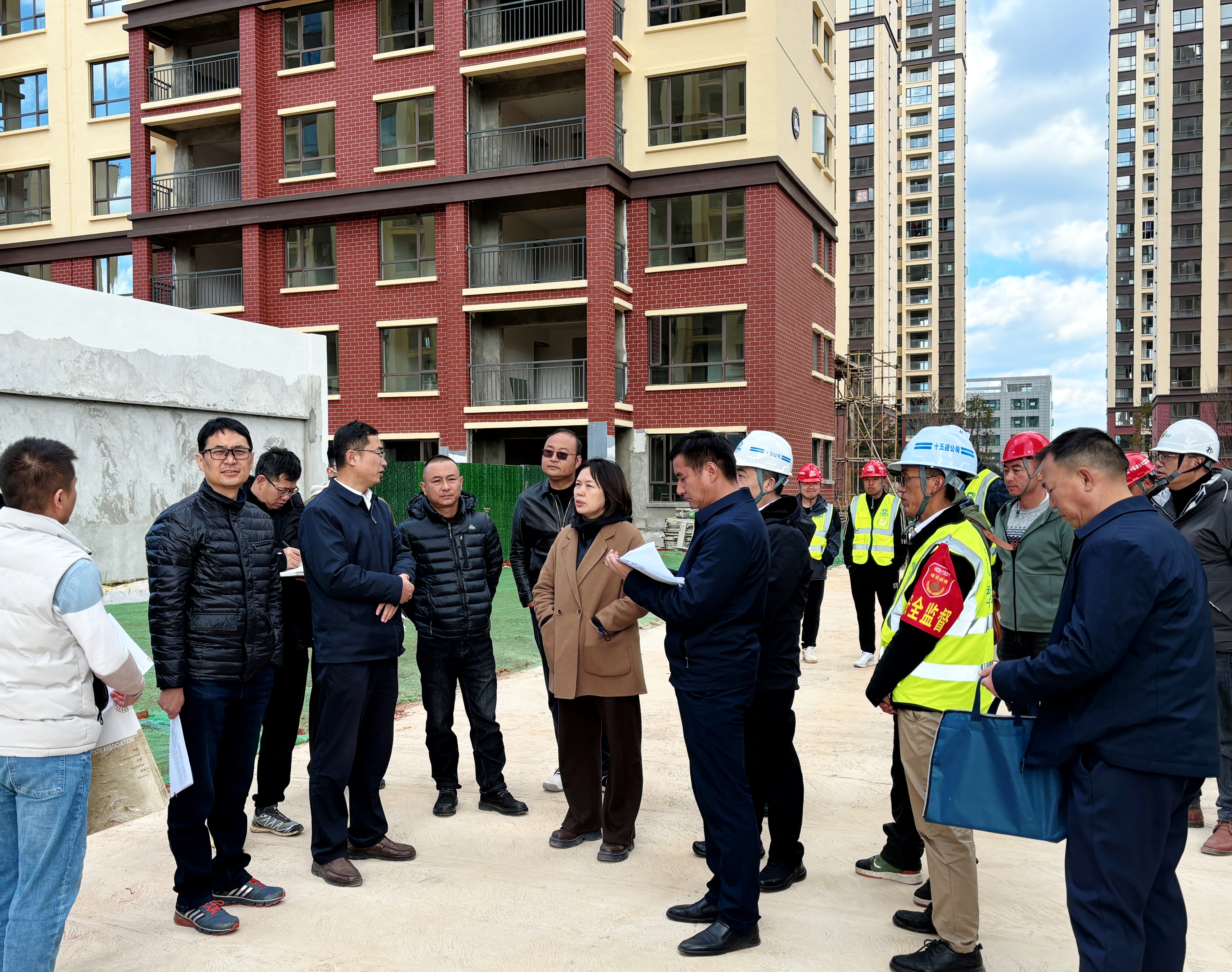 省住建廳黨組成員、副廳長黃媛調(diào)研鳳儀莊園（四期）建設(shè)項目