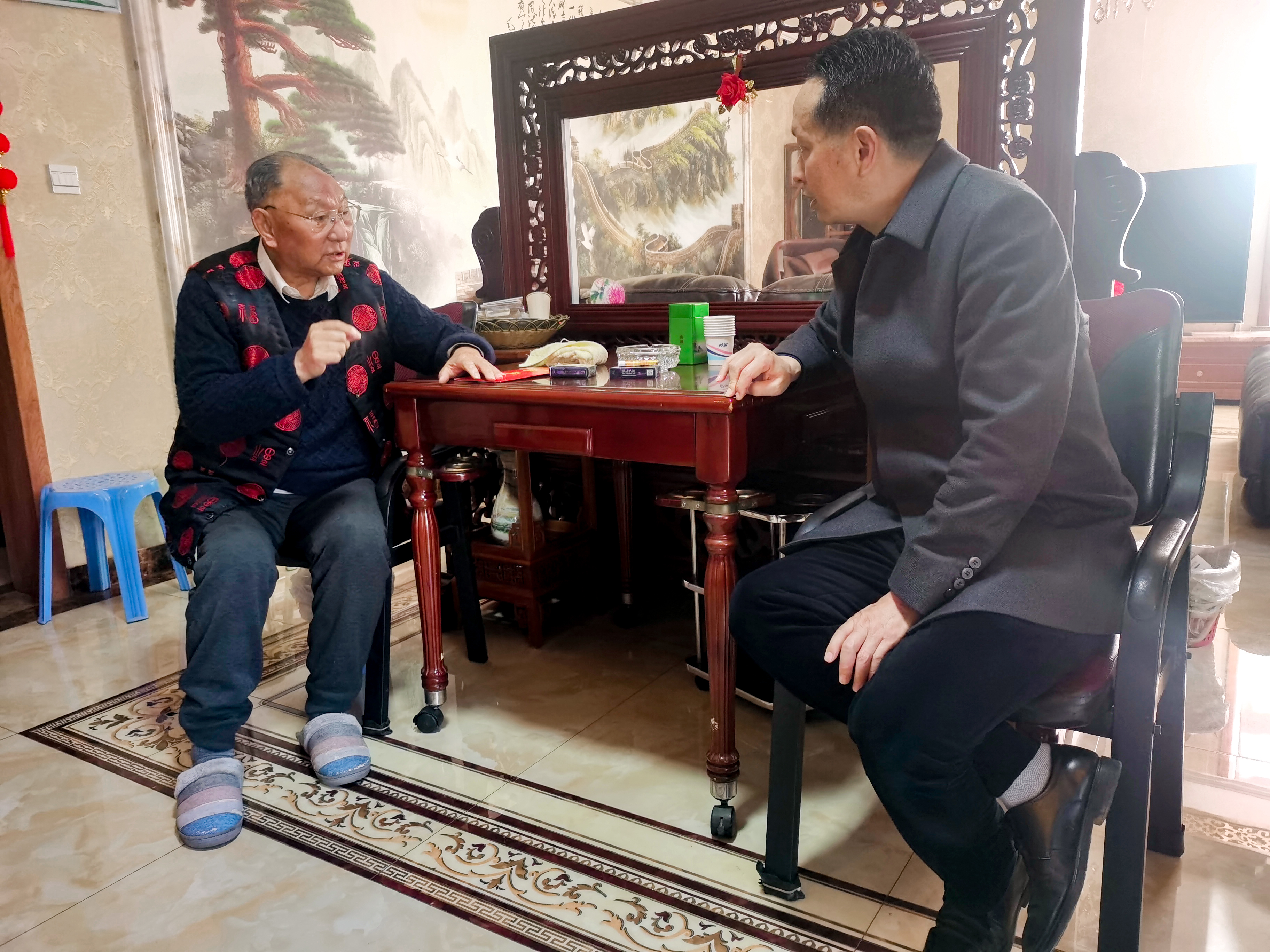 張鵬走訪慰問集團老領(lǐng)導(dǎo)、困難黨員和困難職工